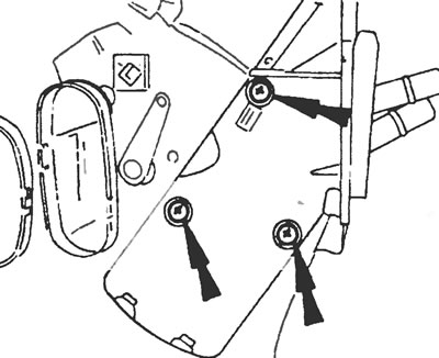 Рис. 10.28. Отвинтите три винта панели радиатора (указаны стрелками).