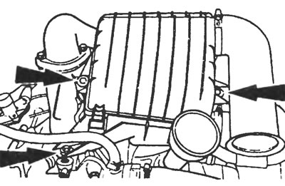 Рис.3.2. Фиксирующие болты воздушного фильтра, имеющего квадратную форму.