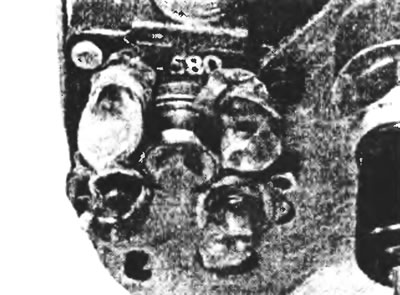 Рис. 7.10. Закройте пальцами от старой резиновой перчатки или кулёчками все отсоединенные…