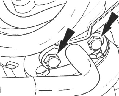 Рис.21.9. Отвинтив два болта (показаны стрелками) во фланцевом соединении, отсоедините сливной…