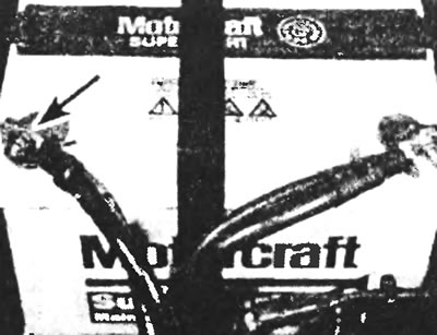 Рис. 3.2,а. Место подсоединения отрицательного провода на батареях с плоскими клеммами.