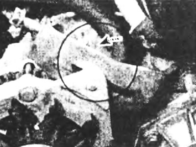 Рис.5.5б. ... и регулировочный болт, расположенный на регулировочном рычаге.