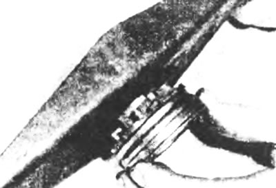 Рис. 5.11. Правильное расположение упорного подшипника на выжимной вилке.