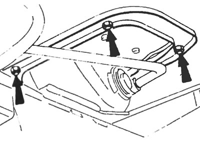 Рис. 6.5. Крепежные гайки (указаны стрелками) опорной рамы механизма выбора передач.