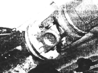 Рис. 3.3. Болты заднего карданного шарнира карданного вала у соединительного фланца главой передачи.