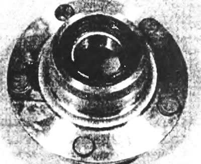 Рис. 10.12,б. Задняя ступица и манжета (внутренняя сторона).