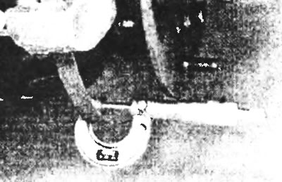 Рис.7.2. Использование микрометра для измерения толщины диска.