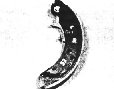 Рис. 8.17,б. Расположение саморегулировочного механизма перед установкой тормозной колодки - вид…