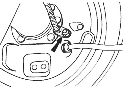 Рис. 21.18. Открутите болт (отмечен стрелочкой) крепления датчика частоты вращения заднего колеса…
