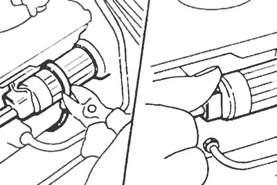 Рис. 21.22. Разрежьте стяжку кабеля датчика перемещения педали тормоза системы ABS и отсоедините…