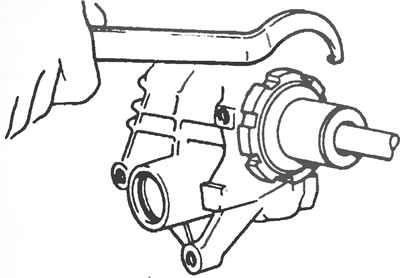 Рис.28.9. Отвинтите регулировочную контргайку регулировочного прижима упорного подшипника,…