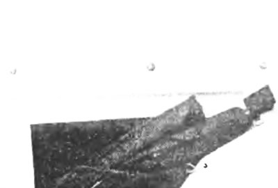 Рис. 12.17,б. ...и гайки фиксирующих шпилек с внутренней стороны.