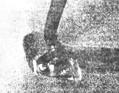 Рис. 32.10,а. Крепление переднего опорного кронштейна переднего сидения к полу.