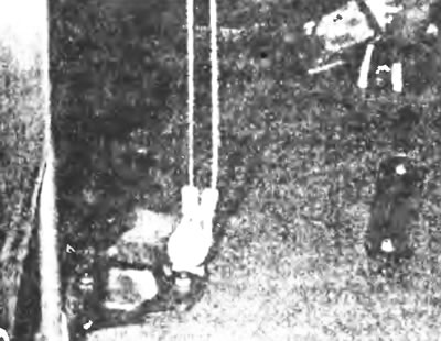 Рис. 32.11,а. Крепление ограничителя хода сидения к полу.