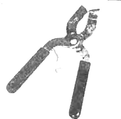 Приспособление для снятия и установки поршневых колец.